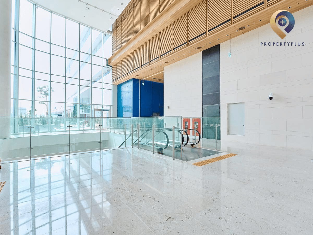 Sảnh tầng trệt rộng rãi, hiện đại của tòa nhà IFC-Hanoi do Property Plus giới thiệu